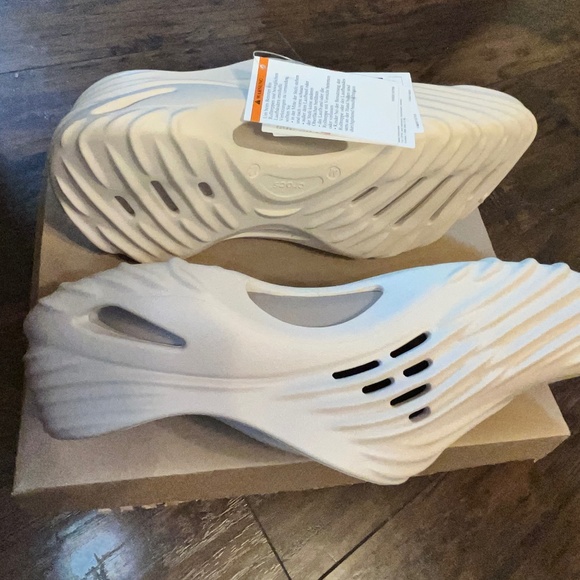 Crocs Men’s Echo Wave Outdoor Casual Slides in Almond Tint Sz-12 NWT main image 4